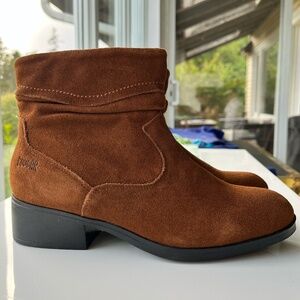 Size 7 Waterproof Suede Ankle Booties by Cougar